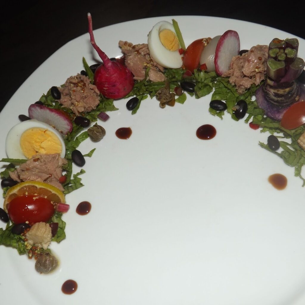 Salata, ton